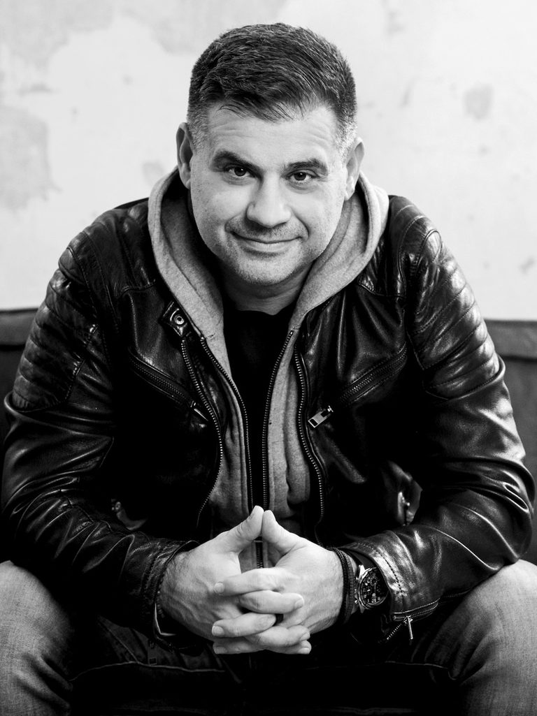 Gáspár András, fekete-fehér portré, szemvonal kameramagasságban